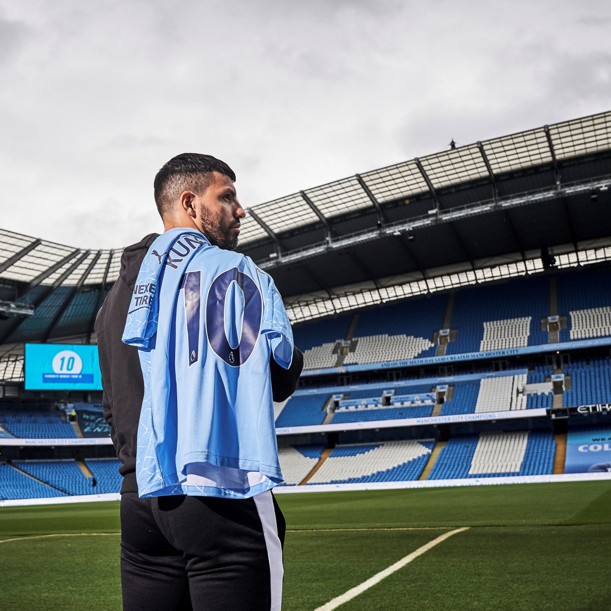 ManCity's tweet photo. The last dance at the Etihad 💙

⚽️ #ThisIsOurCity @pumafootball 
🔷 #ManCity | https://t.co/axa0klD5re https://t.co/oRWRtSxaj3