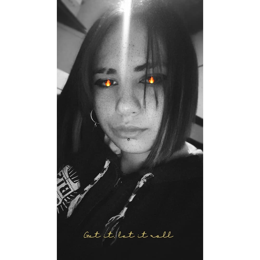 xZxrina's tweet photo. High like the moon rock with me baby 💛 https://t.co/0qDmCbb3Xv