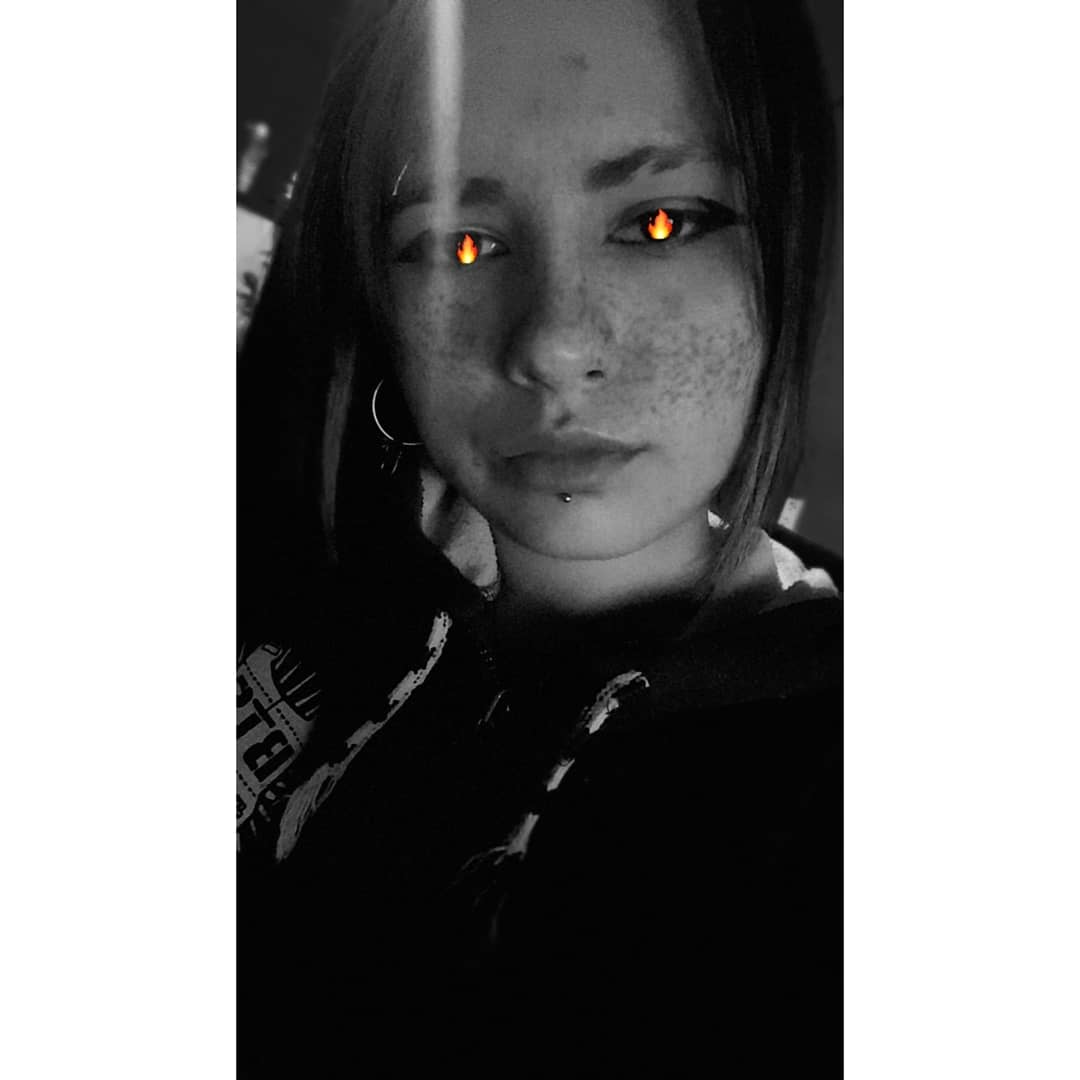 xZxrina's tweet photo. High like the moon rock with me baby 💛 https://t.co/0qDmCbb3Xv