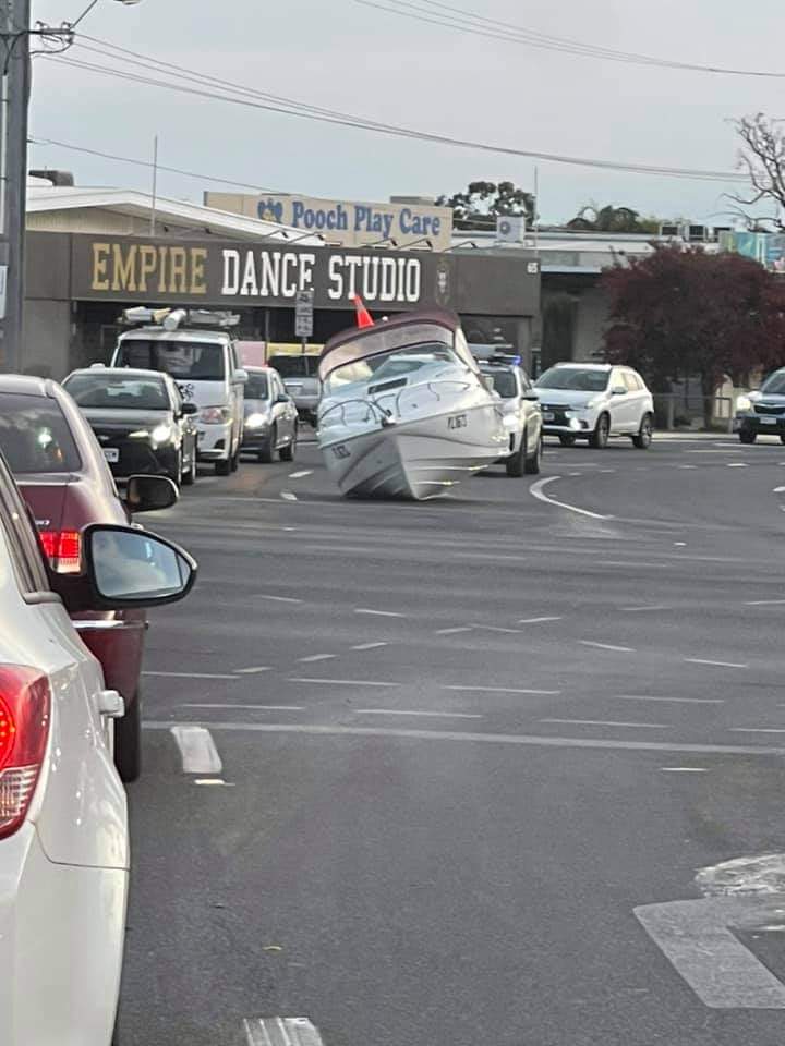 It is understood SA Police are looking for the Skipper and Gilligan
#Adelaide 
Corner of Hampstead Road and Regency Road.