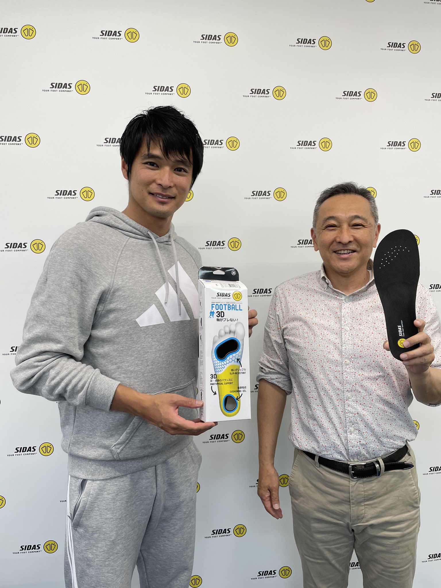青山 隼 インソール会社sidas様にお邪魔させて頂きました 世界に一つしかないインソールを社長である杉山社長にカスタムして頂きました インソールの深さに触れる事ができ杉山社長の職人技に魅了されました サッカー サカママ シダス 杉山社長 J