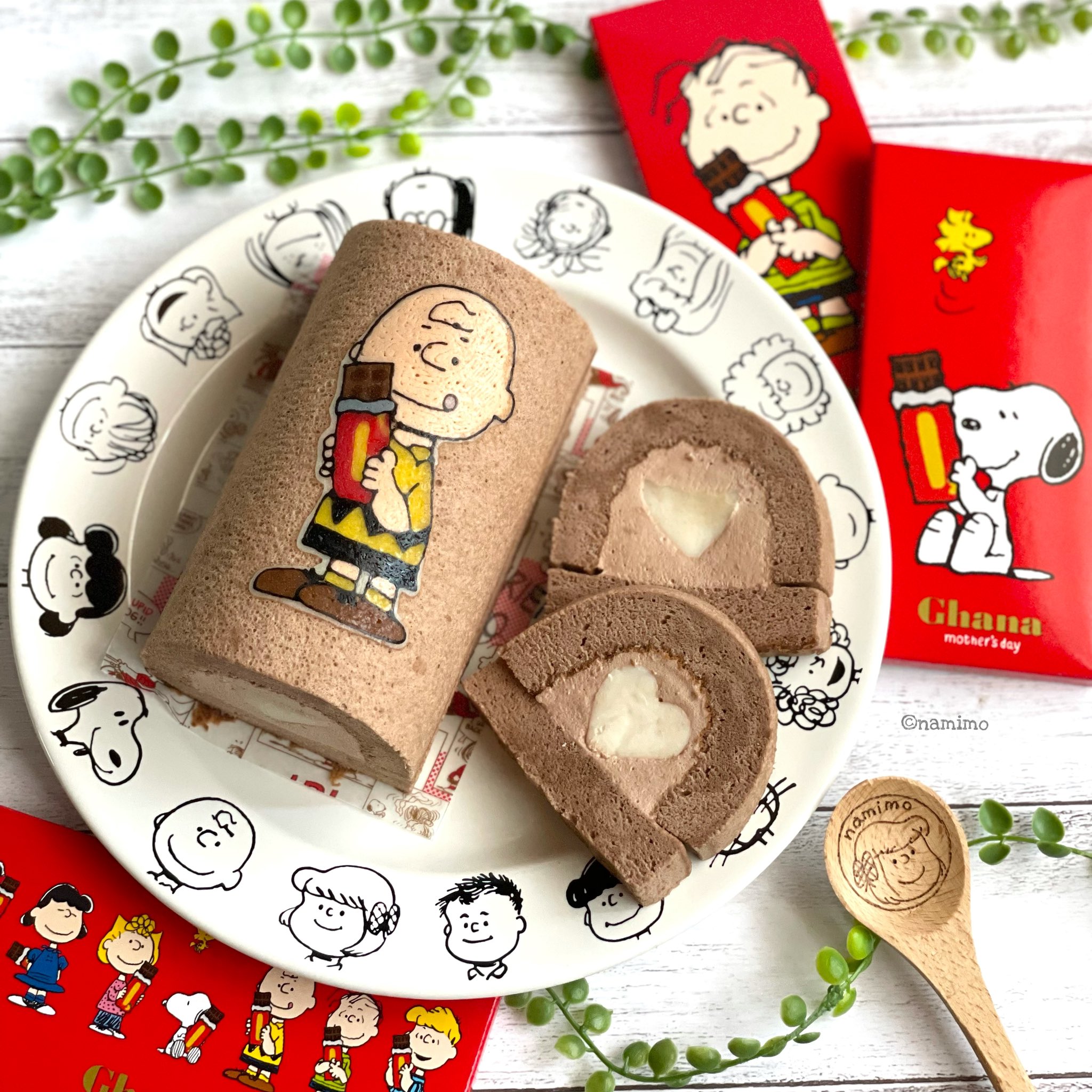ｎａｍｉｍｏ Ghana Recipe ガーナさんありがとうのデコロールケーキ スヌーピーパッケージは可愛くて開けれないので通常市販のガーナチョコでムース スヌーピー おかしなスヌーピー ガーナ パータデコール ロールケーキ チョコムース Yunideco