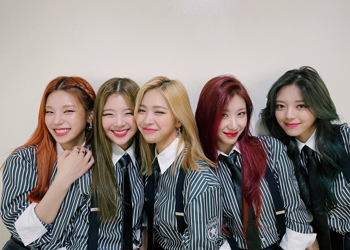 ITZY tweet media
