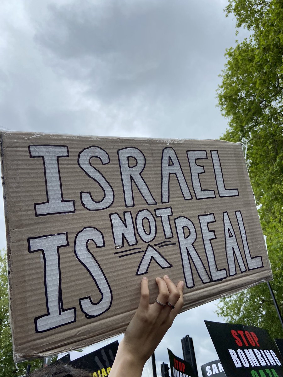 ZaiynabKhan777's tweet photo. 180,000 people showed up in london to protest against the illegal occupation of Palestine from all faiths &amp; backgrounds. People say what will protesting do? It gives hope to the Palestinians when they see that the world is watching and that they are with them #london4palestine https://t.co/CrdM3UCtSB