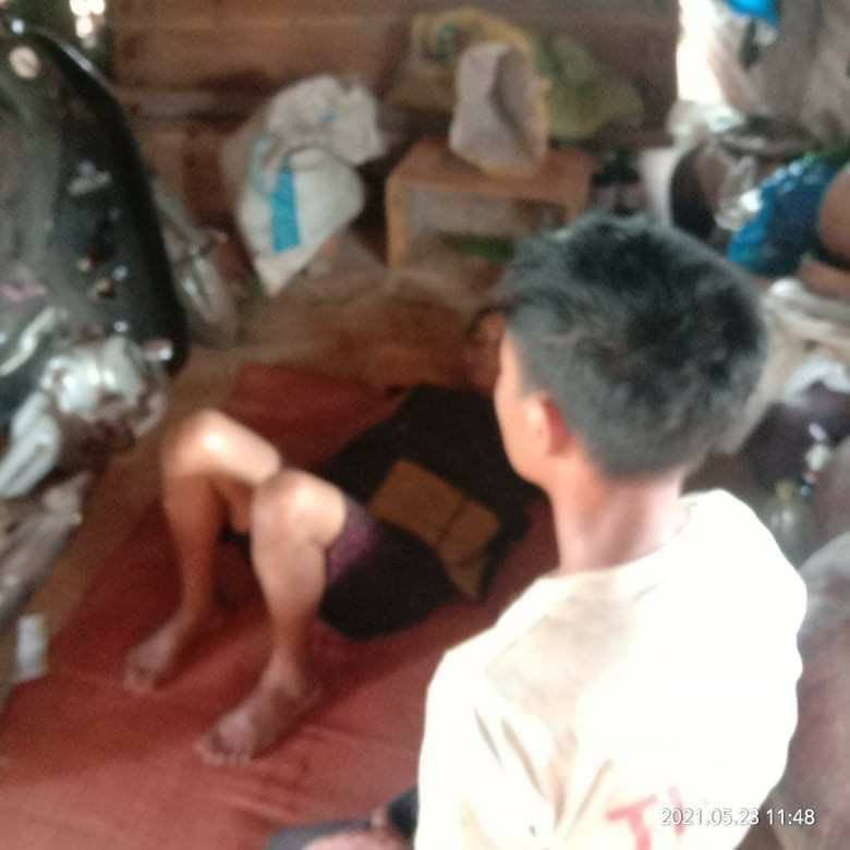 tun_wuttyee's tweet photo. At 11:15 Am in Morbyael, Shan State, an old woman was wounded by artillery shells fired by Terrorists (Myanmar Security Forces). #WhatsHappeningInMyanmar #May23Coup #NoFlyZoneInMyanmar https://t.co/Eq4PUGKCYw