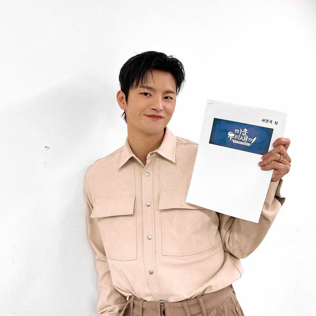 seoingukph1023's tweet photo. Reposted seoingukph_23 from @storyjcompany [#서인국]
Seo In-guk came to shake our hearts 💓 today as well
I went on a variety show after a long time.👀
The movie "Pipeline" was released on May 26th.
You can meet him
#SeoInGuk #SBS #My Little Old Boy
#Movie #Pipeli #ReleasedMay26 https://t.co/oXv9zDV0cf