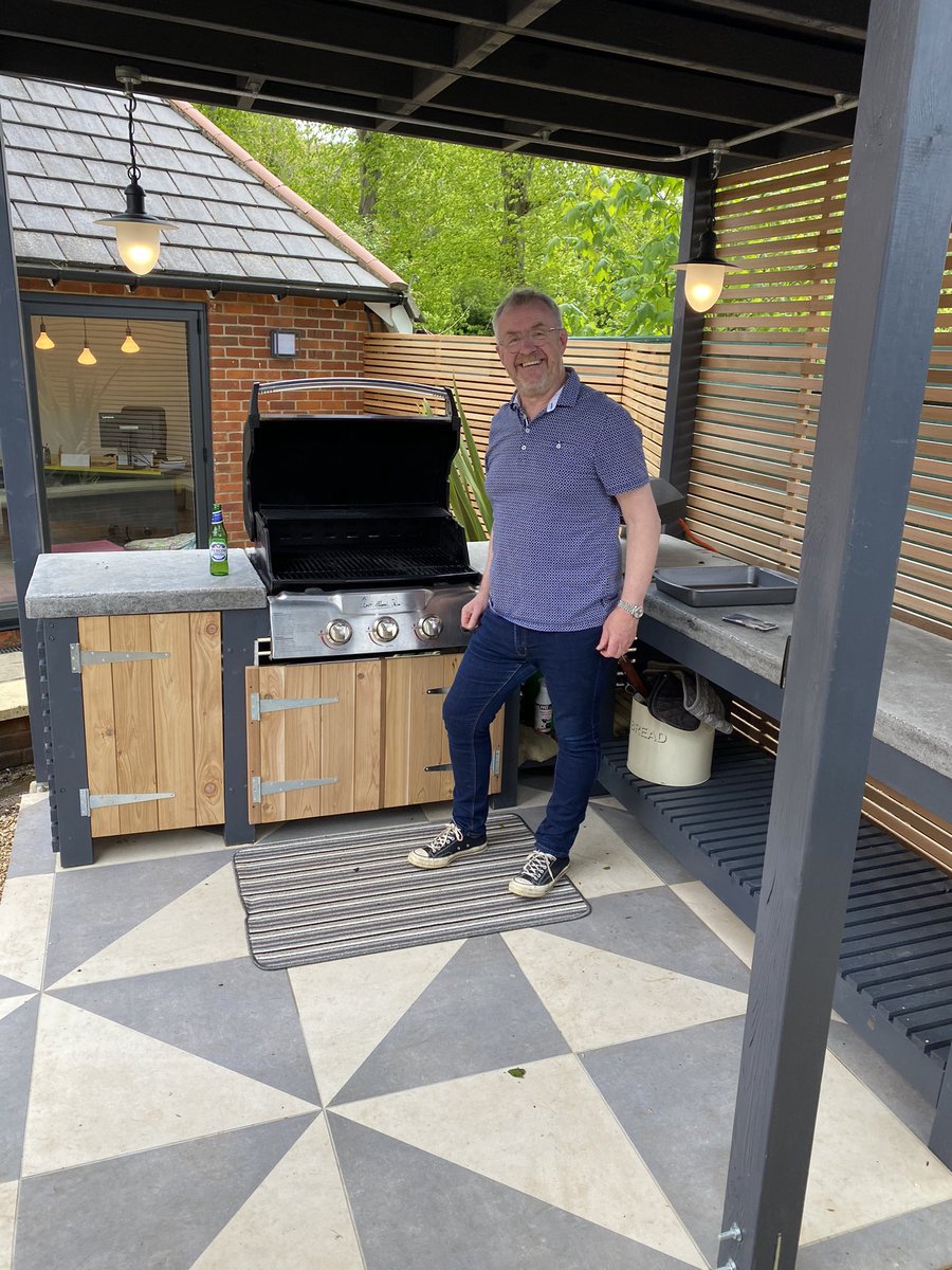 JessPrice19's tweet photo. First BBQ of the year complete. Thanks @ianprice57 🎉 https://t.co/05f2BDecZp