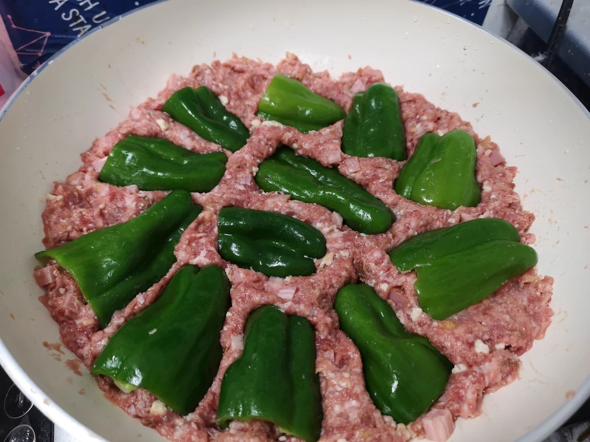 ピーマンの肉詰めならぬ、肉埋めとは！？ありそうでなかったアイデアが参考になる！！