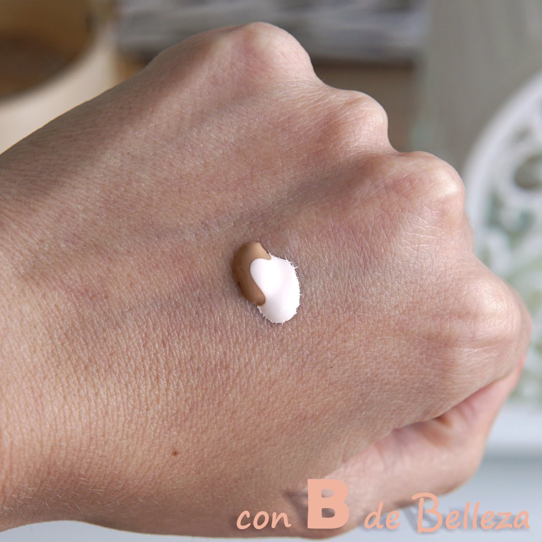 ¿Necesitas aclarar tu #maquillaje pero no sabes cómo?
Hay productos que te ayudan en esta tarea y además el que te enseño en este post es lowcost pues es de la marca <a href="/makeup_rev_es/">Revolution Beauty ES</a> 
conbdebelleza.blogspot.com/2021/05/aclara…