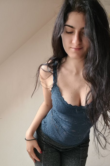 Bon dimanche 💋 https://t.co/2dyDrYXKoY<a href="/tag/tittytuesday"class="tags"><span>#tittytuesday</span></a>