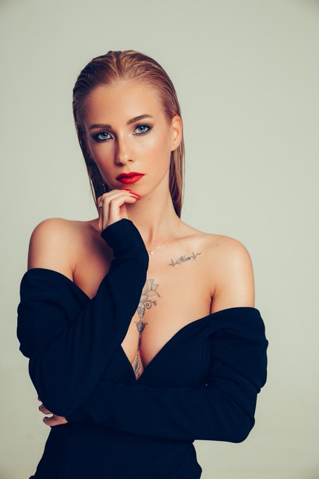 Miss Secret888’s pics and videos