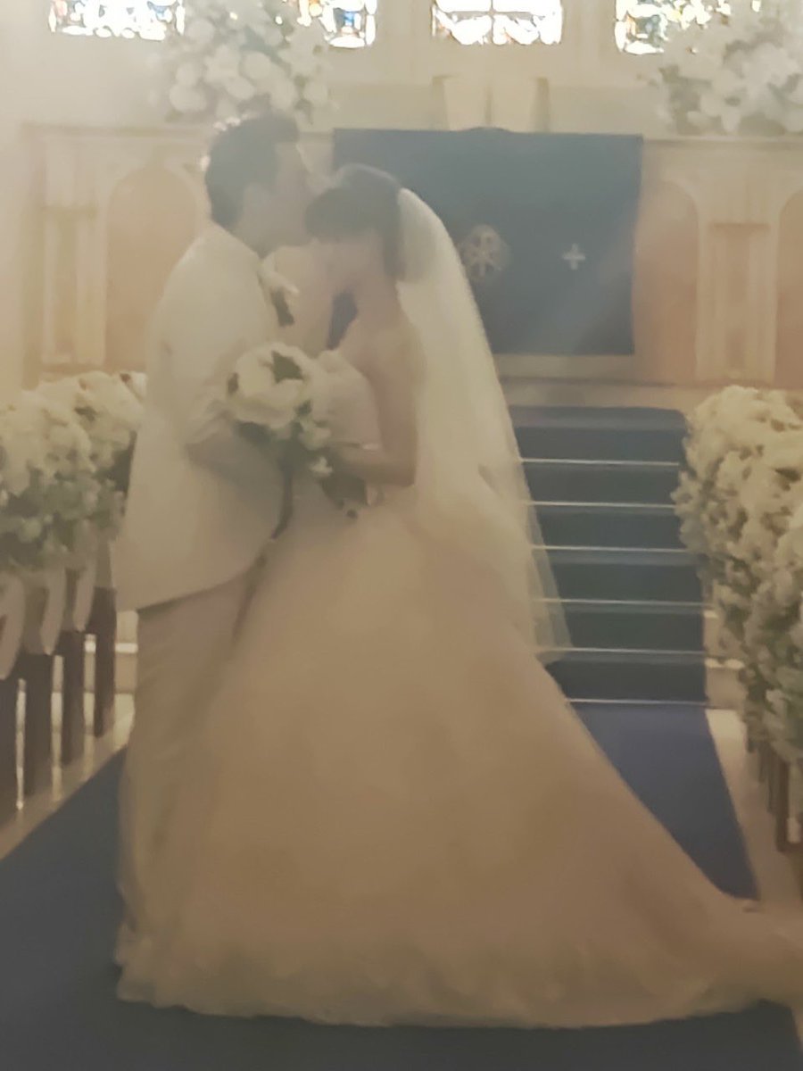 WdMarinn's tweet photo. 結婚式まで後少し！！3回目の前撮りも無事に終了しました❤︎子育てもあったのであっという間に過ぎていった。。現金ブーケ💐作ってみた！既婚者ばかりなのでお金にします💰みんな欲しいよね？笑
#現金ブーケ
#紫陽花ドレス
#ラベンダーオレリー
#アニヴェルセルみなとみらい
#前撮り
#結婚式 https://t.co/MNMiACiEGY