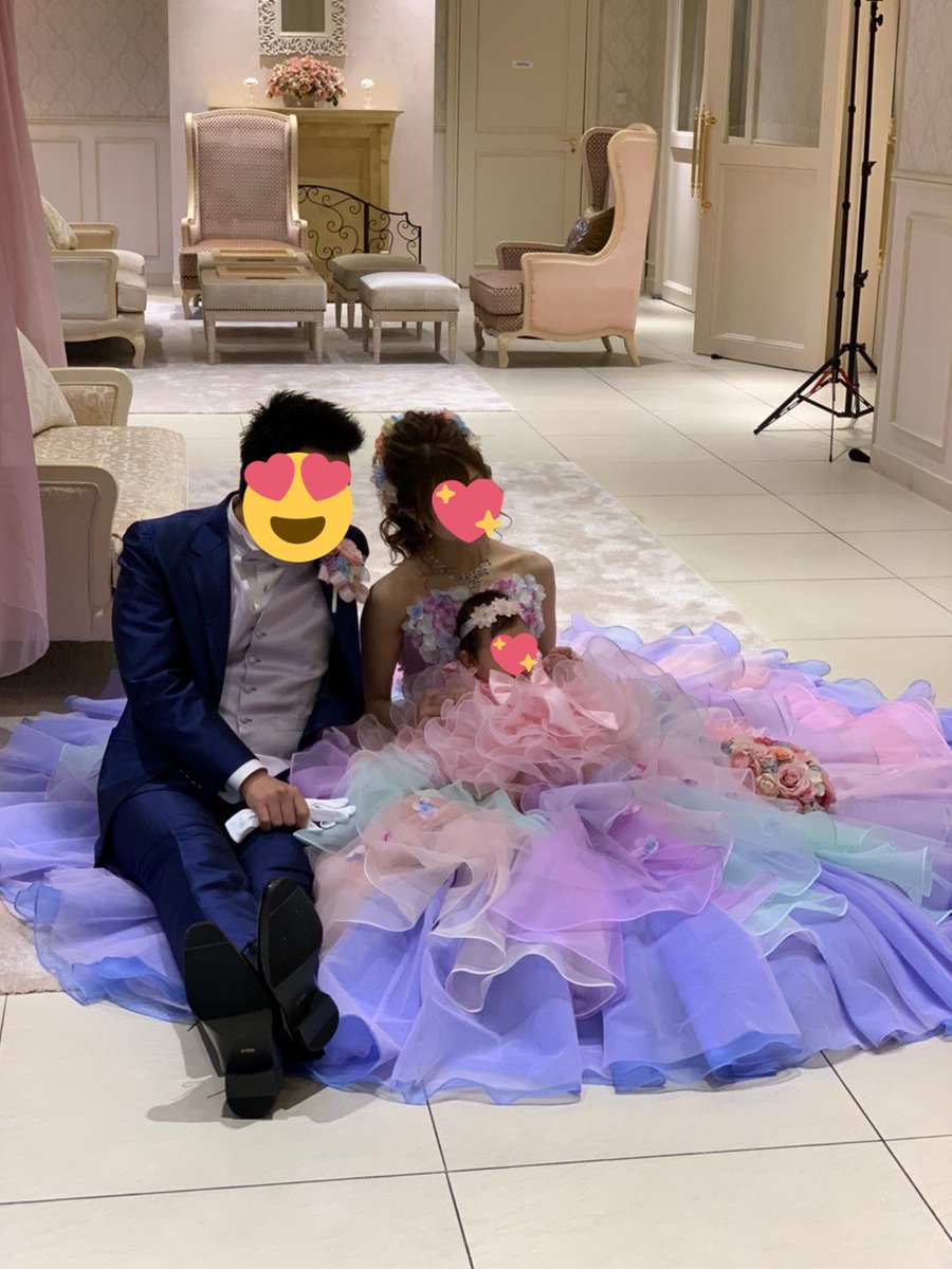 WdMarinn's tweet photo. 結婚式まで後少し！！3回目の前撮りも無事に終了しました❤︎子育てもあったのであっという間に過ぎていった。。現金ブーケ💐作ってみた！既婚者ばかりなのでお金にします💰みんな欲しいよね？笑
#現金ブーケ
#紫陽花ドレス
#ラベンダーオレリー
#アニヴェルセルみなとみらい
#前撮り
#結婚式 https://t.co/MNMiACiEGY