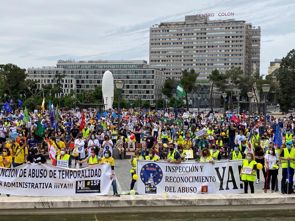 ApTemporales's tweet photo. @miqueliceta Mire Sr @miqueliceta, esta fotografía es el único haiku que deberían tener en cuenta usted y su jefe @sanchezcastejon. Cumplan con la Directiva UE 1999/70 y las sentencias del TJUE. 

#FijezaYaEsConstitucional
#22MFijezaYA
@GMi15f @UnionTTPs @ceppt2021 https://t.co/YHTXJF8moY