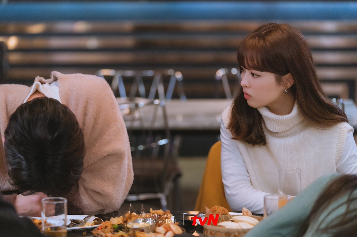 CJnDrama's tweet photo. 동경을 향한 #권수현 의 서윗 눈빛👀?!
멸망아 어디 갔어? 여기 좀 봐!!!!

매주 [월화] 밤 9시 tvN 방송
#어느날우리집현관으로멸망이들어왔다
#멸망 #doomatyourservice #tvN #월화드라마
#박보영 #서인국 #이수혁 #강태오 #신도현 https://t.co/TTYm66k4as