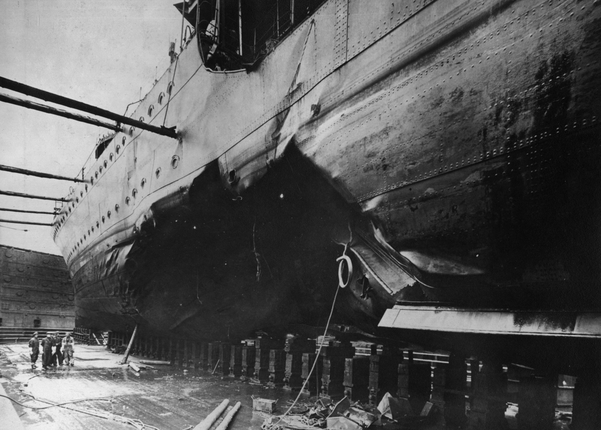 Rich_Ships's tweet photo. More HMS KELLY torpedo damage

She returned to service in Dec-1940, 8 months later. Mountbatten commanded HMS JAVELIN during this time

P3 looking from lwr deck thru boiler room

How they saved this ship I'll never know

Pics ref @TWAMmuseums
#WW2 #RoyalNavy #HMSKELLY https://t.co/s8hI4vTBaV
