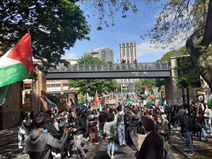 bristoleastlab's tweet photo. Bristol came out to protest against the continued oppression of the Palestinian people. Marching from Easton to College green. https://t.co/sul8sckh15