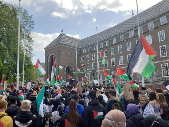 bristoleastlab's tweet photo. Bristol came out to protest against the continued oppression of the Palestinian people. Marching from Easton to College green. https://t.co/sul8sckh15