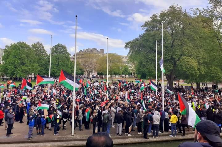 bristoleastlab's tweet photo. Bristol came out to protest against the continued oppression of the Palestinian people. Marching from Easton to College green. https://t.co/sul8sckh15