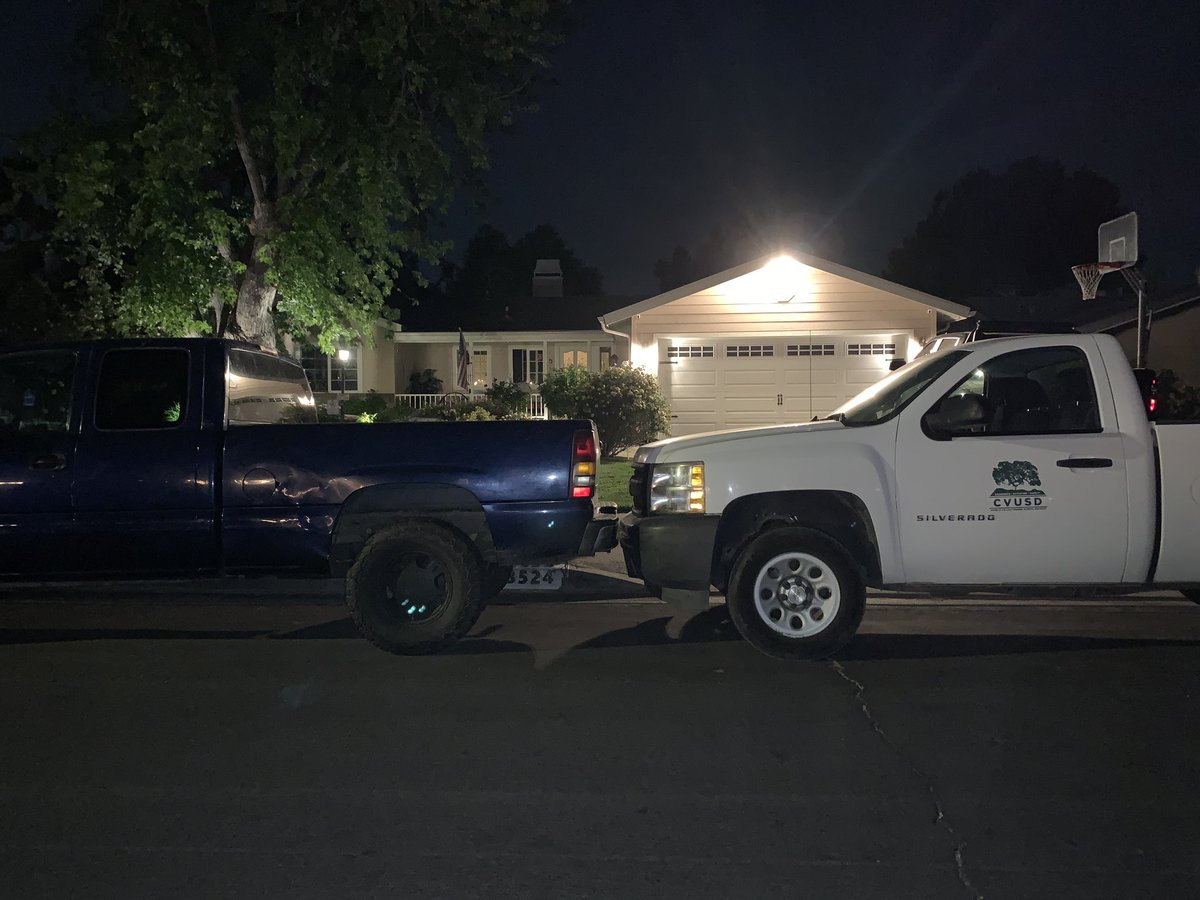 HomesteadSkyli1's tweet photo. @ConejoValleyUSD Hoping you guys can help. Our neighborhood bully is apparently a CVUSD employee. Apparently parking in front of his house warrants boxing someone in overnight. Two CVUSD vehicles, same guy. Help? https://t.co/htNedWgcCs