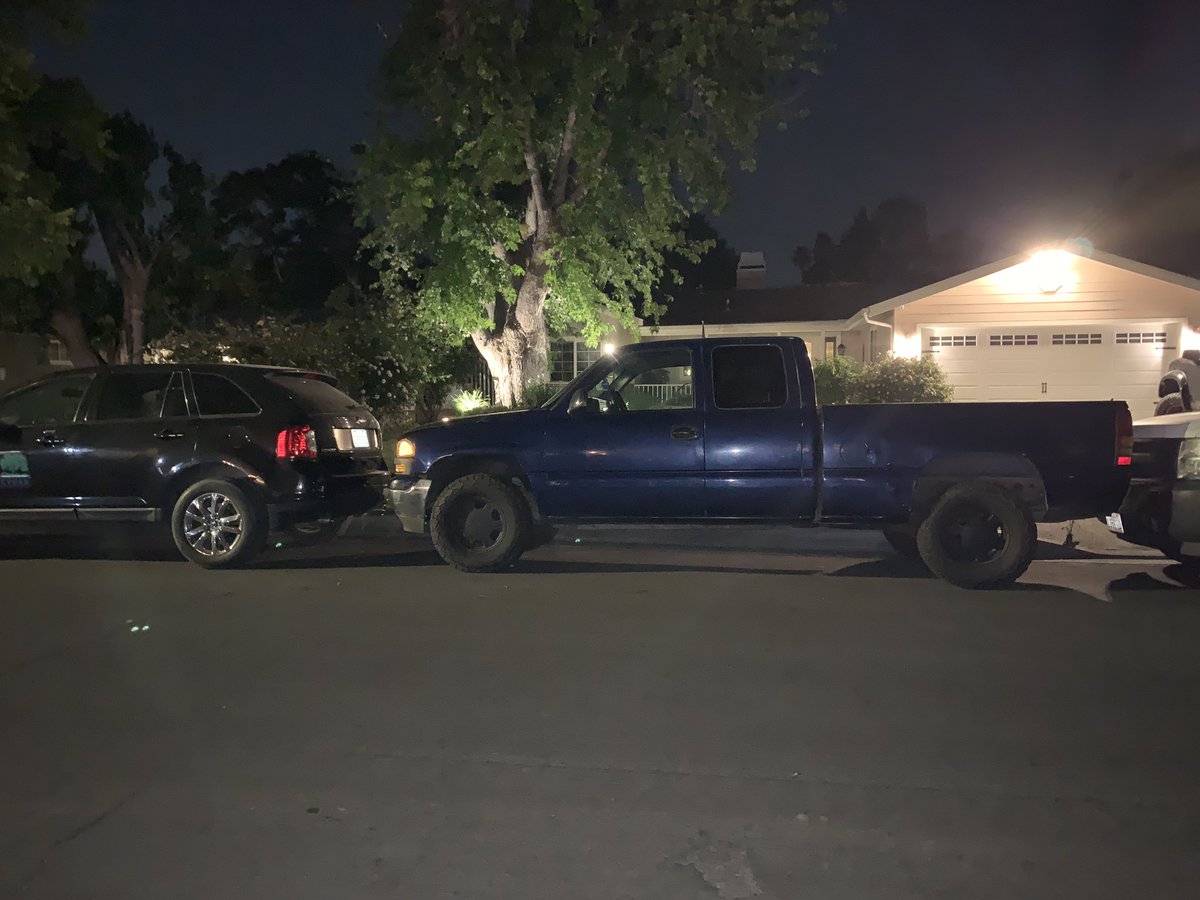 HomesteadSkyli1's tweet photo. @ConejoValleyUSD Hoping you guys can help. Our neighborhood bully is apparently a CVUSD employee. Apparently parking in front of his house warrants boxing someone in overnight. Two CVUSD vehicles, same guy. Help? https://t.co/htNedWgcCs