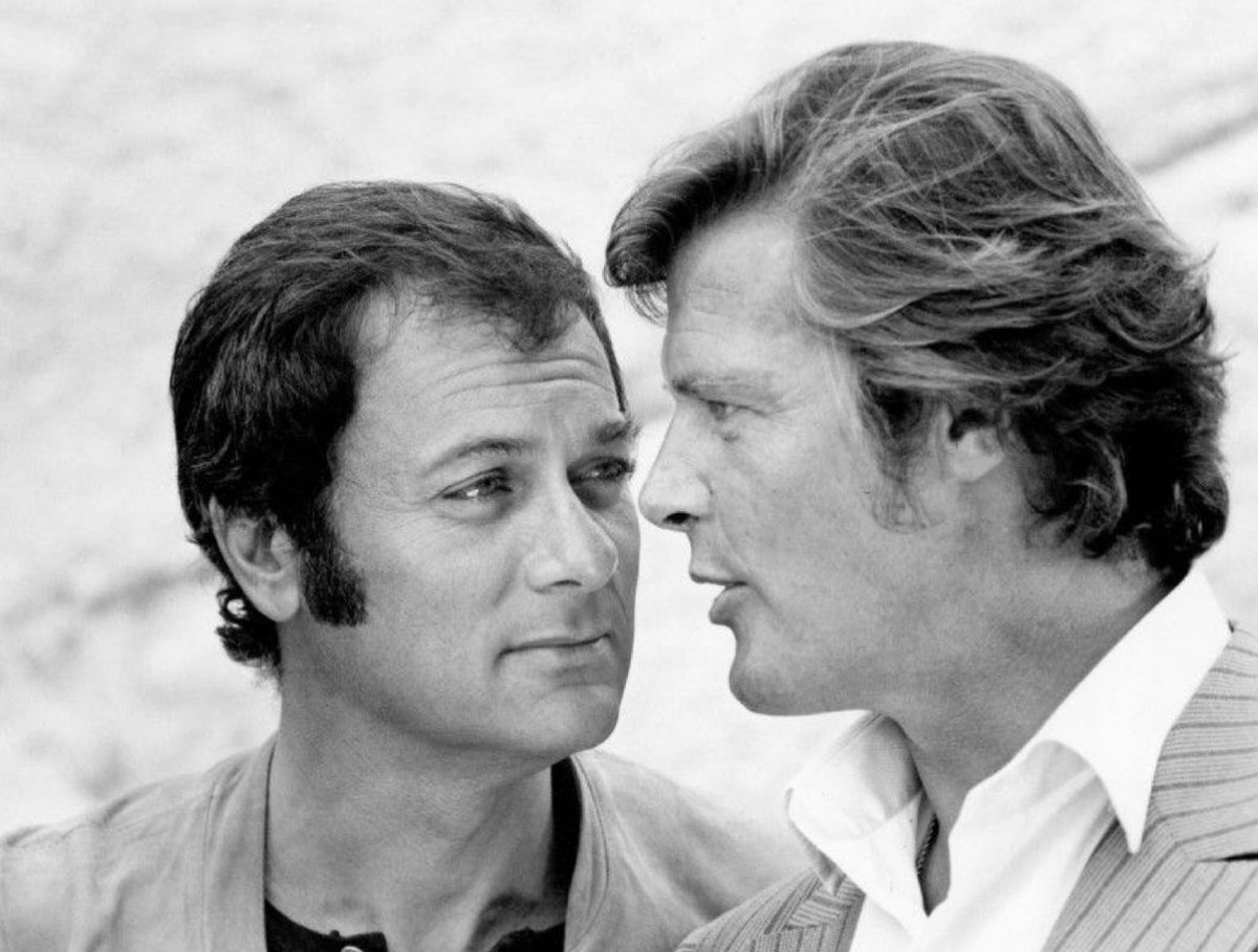 stephanecel's tweet photo. Nostalgie : Roger Moore nous quittait il y a exactement 4 ans aujourd’hui ❤️🙏. https://t.co/IeHe3DhNLI