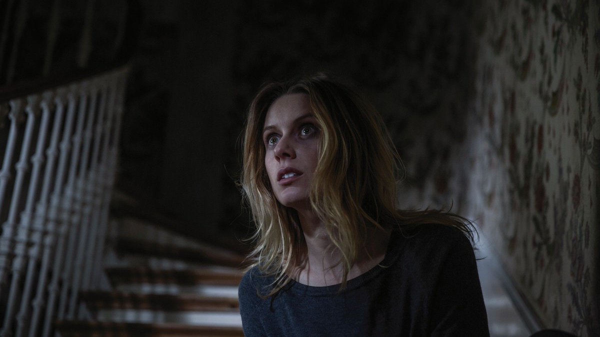 GQMexico's tweet photo. 1 #LaInfluencia  Alicia vuelve a la casa de su niñez y se da cuenta de que la vieja casa esconde algo muy oscuro detrás de sus paredes, y parece ser que quiere destruir a su hija. Más películas originales de Netflix, aquí: https://t.co/5gZcUGIanE https://t.co/HIb0BtQS4b