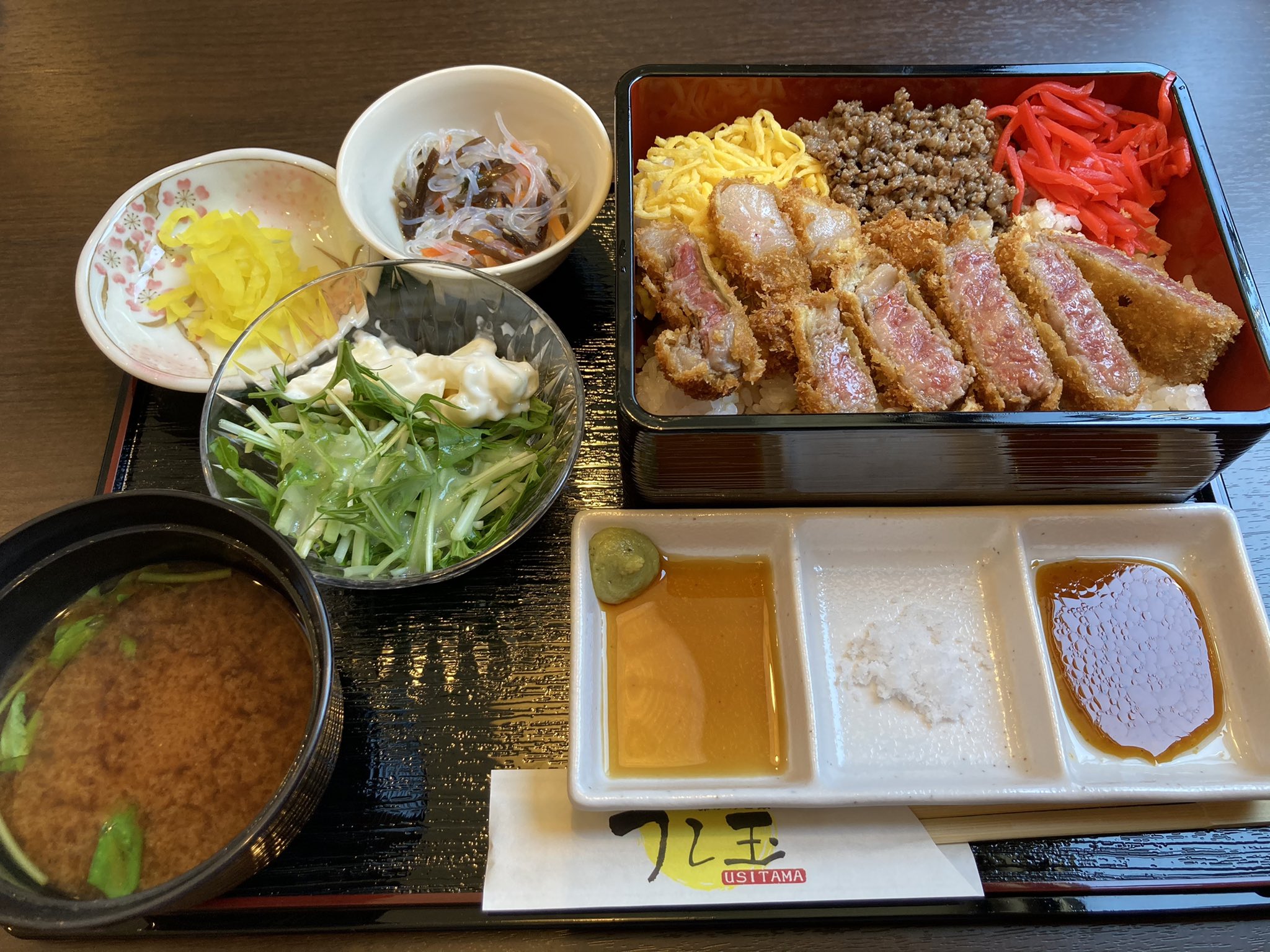 いらぶ 今日のランチ 浜松市浜北区 うし玉 国産牛かつ重 ランチ T Co 6evsto3m0k Twitter