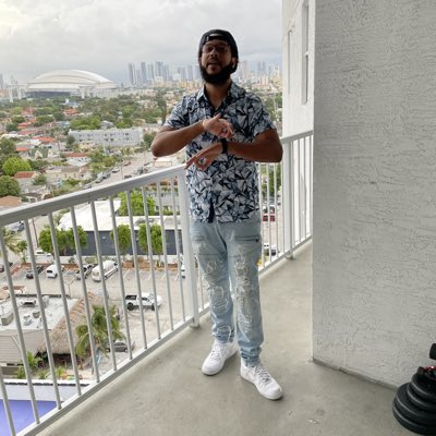 JLedTheway's tweet photo. #MiamiDade #NewProfilePic #Views #Gang #Heat https://t.co/YsxmoKcLWC