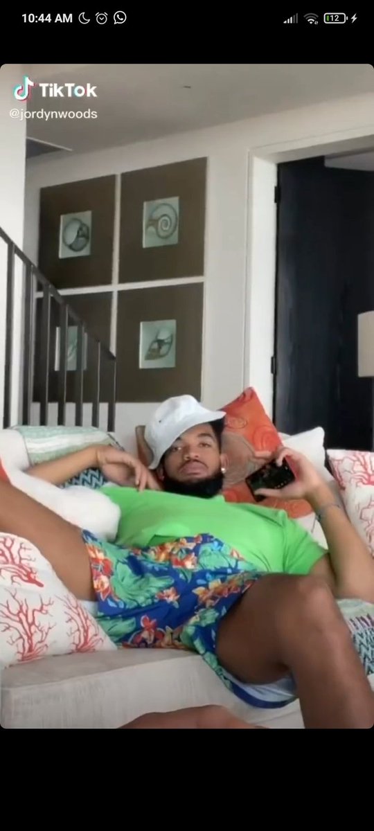 valsigns's tweet image. Mood without the gf and money