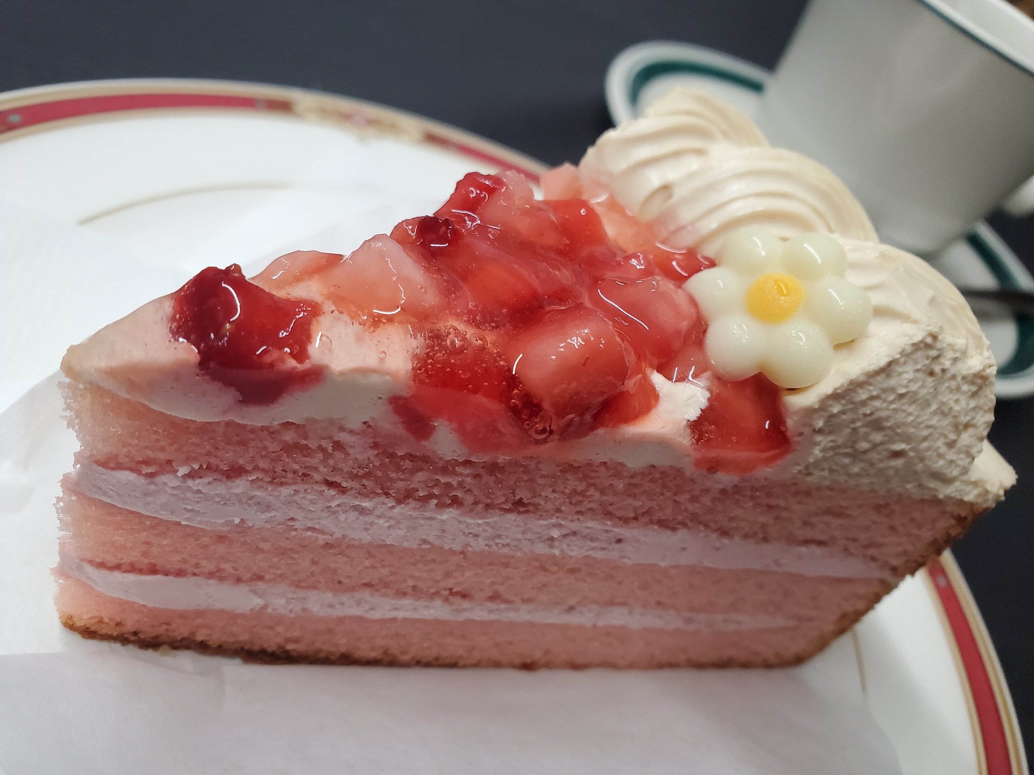 تويتر 札幌新倉屋 على تويتر 実はケーキもあるんです 札幌新倉屋本店ではフルーツサンドやケーキも販売してます 苺ミルクティーケーキと渋皮栗のモンブランが追加になりました どちらも人気で 売り切れの場合はご容赦ください 喫茶でコーヒーと