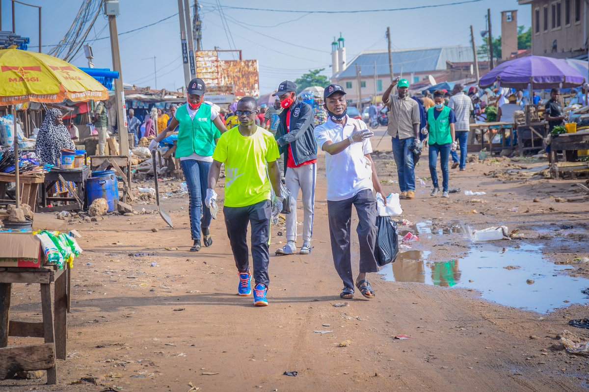 bfpinitiative's tweet photo. On Saturday 22nd May, in commemoration of #BiodiversityDay we along side our partners @Areai4Africa observed the #GreenSallahCleanup in Kakuri, Kaduna as part of the #MissionZeroPlastics, creating awareness and sensitizing the community on indiscriminate waste disposal impacts. https://t.co/Fa6yEECbs5