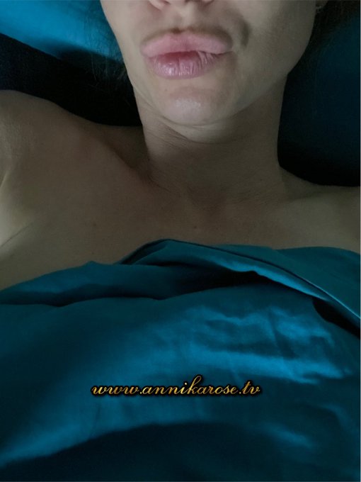 Willst du unter meiner #Decke und mit mir #kuscheln? https://t.co/gbDemwZ8Tb<a href="/tag/decke"class="tags">#Decke</a><a href="/tag/kuscheln"class="tags">#kuscheln</a>