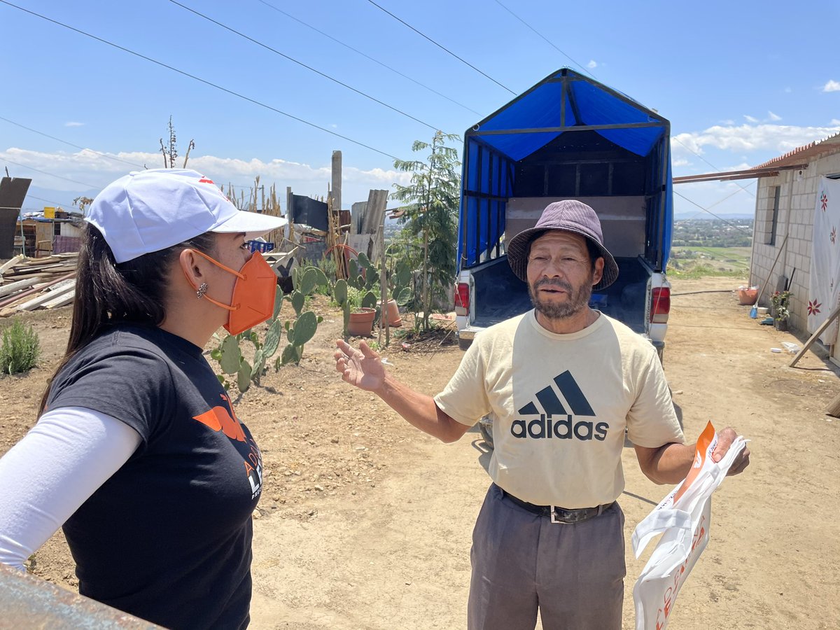 adrianalezama14's tweet photo. Hoy estuvimos en Cerro del Marquéz escuchando todas las personas de la comuna ¡Juntos somos más fuertes! 🧡👊 

🧡 Vota por Adriana Lezama.

#Movimientonaranja #MovimientoCiudadano #Distrito11 #DiputadaLocal #Elecciones2021MX #EleccionesSeguras #Puebla https://t.co/Cb6GfpSHU6