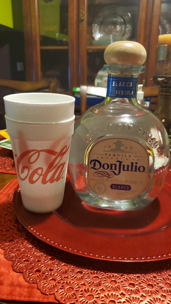 Prrmg2012's tweet photo. About to have a hell of a night. Big bottles only!!!! https://t.co/PGDSKWZ09v