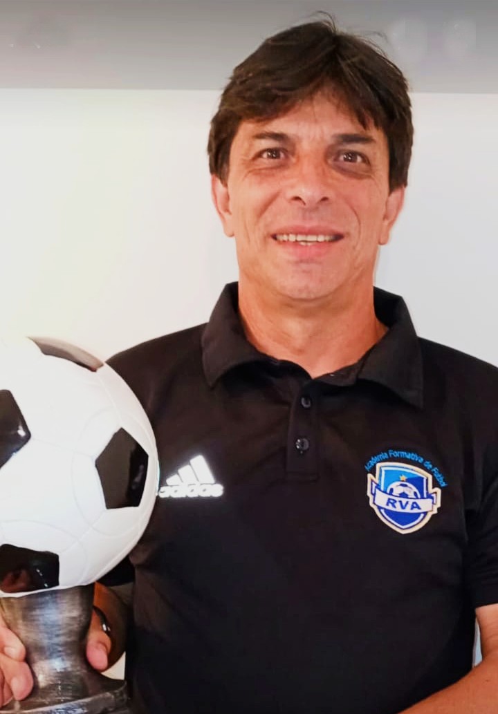 El estimado y gran profesional DT <a href="/hugodam66/">HUGO DAMIÁN NEIRA</a> es parte del staff de la RVA Soccer Academy, en Virginia, USA, en donde el profe Ricardo Montoya, DT del <a href="/ADChalatenango/">A.D Chalatenango</a> hará una visoría el 4 y 5 de junio próximo.