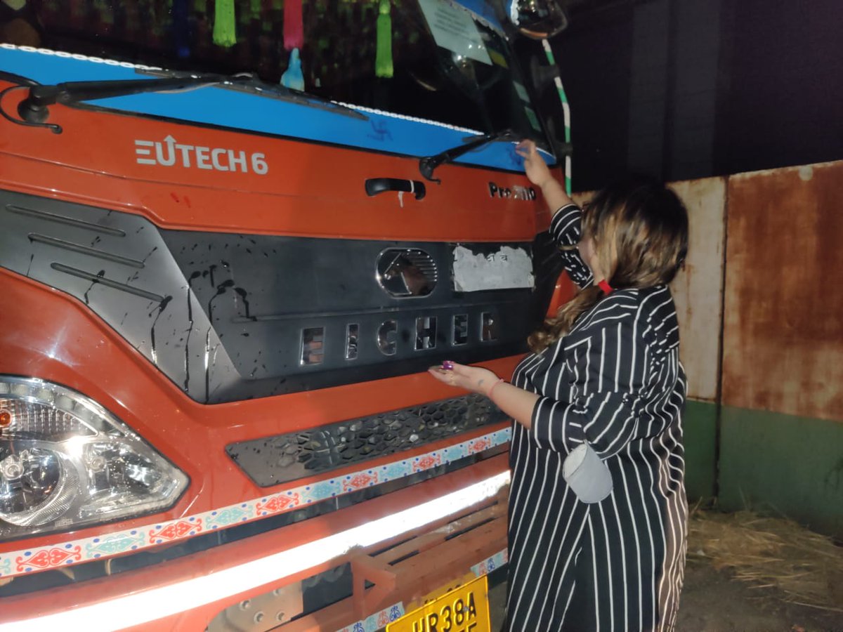 chinukofficial's tweet photo. #PleaseHelpUttarakhand #Round02

Medical Aid are on their way to Uttarakhand.

These will be further taken care by @TheRaghav_Juyal bhai &amp; team

Thank you @veer_ngo &amp; Universal Medicare pvt ltd for their never ending support.

Let's do our bit &amp; heal India together. https://t.co/2GDkodbvN3