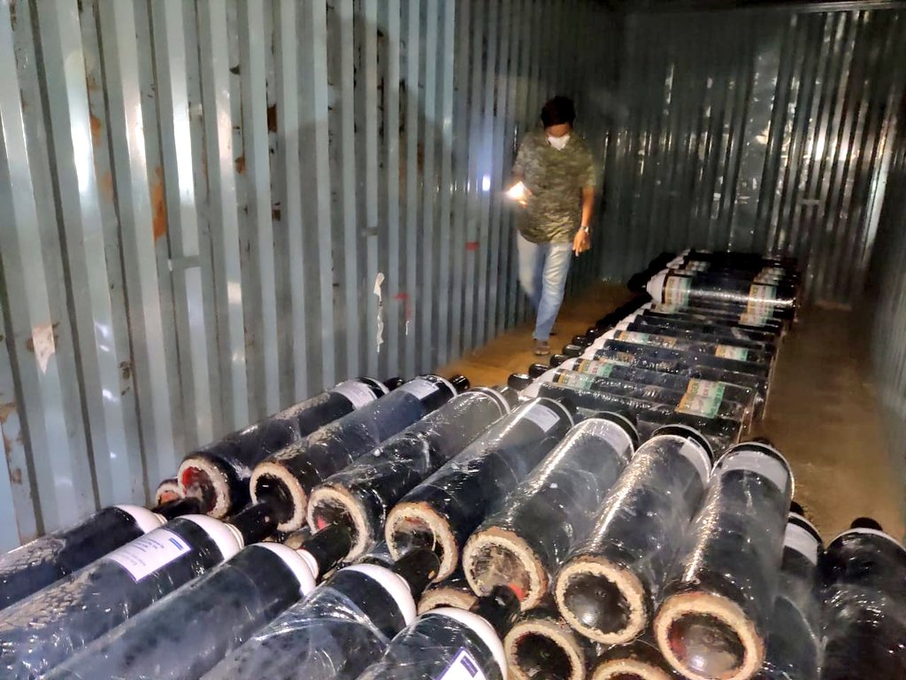 chinukofficial's tweet photo. #PleaseHelpUttarakhand #Round02

Medical Aid are on their way to Uttarakhand.

These will be further taken care by @TheRaghav_Juyal bhai &amp; team

Thank you @veer_ngo &amp; Universal Medicare pvt ltd for their never ending support.

Let's do our bit &amp; heal India together. https://t.co/2GDkodbvN3