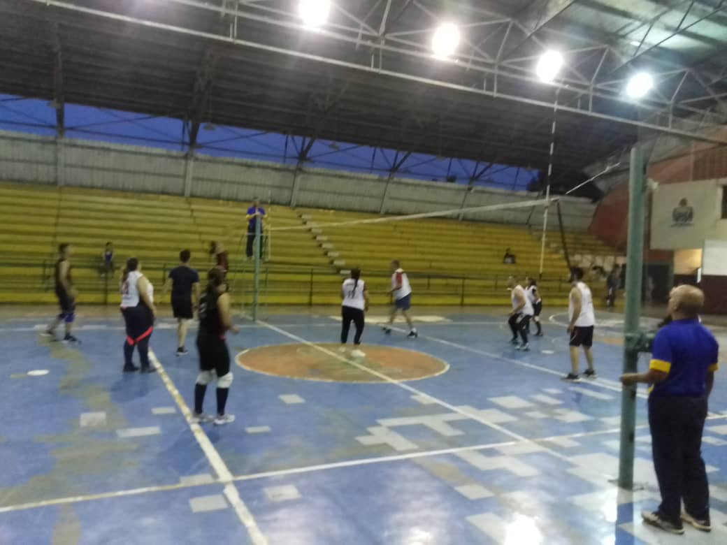 CRAJAUREGUI2's tweet photo. #22Mayo Participacion de la Prof @charlychaves Jefe de @ZonaEducTachira en los Juegos Intercomunidades que se desarrollan en el Municipio Jauregui organizados por la Direccion de d
Deporte de la  @gobiernojauregu ⚽🏀⚾ @MPPEDUCACION @FreddyBernal @Juntosxtachira1 @Crazet2011 https://t.co/L0of0vNG1p