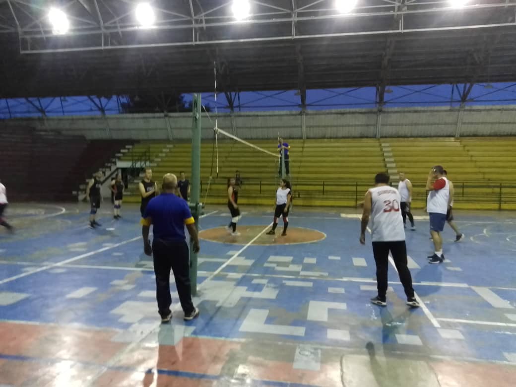 CRAJAUREGUI2's tweet photo. #22Mayo Participacion de la Prof @charlychaves Jefe de @ZonaEducTachira en los Juegos Intercomunidades que se desarrollan en el Municipio Jauregui organizados por la Direccion de d
Deporte de la  @gobiernojauregu ⚽🏀⚾ @MPPEDUCACION @FreddyBernal @Juntosxtachira1 @Crazet2011 https://t.co/L0of0vNG1p