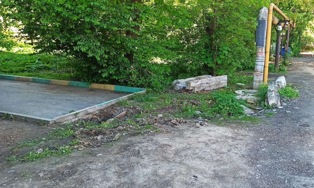 sledak555's tweet photo. @Tularegion71 @sovgua @Privadm @cityadmtula Блоки отодвинули, можно сделать благоустройство территории? В дождь же грязь по колено стоит https://t.co/odfTMy5gWn