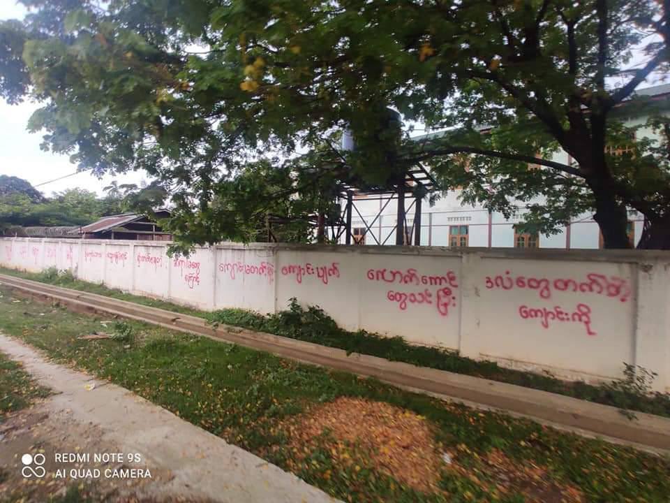 The youths of Namati city held a red paint drive, a don't go to school campaign, and a rally against Military-Slavery Education this morning.  #May23Coup #WhatsHappeningInMyanmar