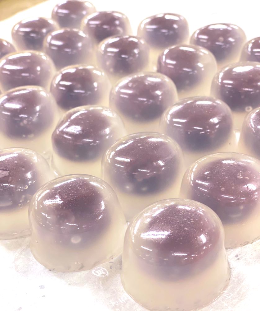 御菓子司北城屋 公式 冷やして食べる夏の和菓子ございます 水まんじゅう フルーツあんみつ 白玉冷やしぜんざい 若鮎 レモンゼリー 水ようかん 白玉抹茶ゼリー などなど 色々ございます お好みの一品を見つけてください