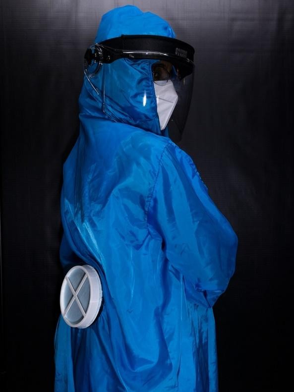 PIBMumbai's tweet photo. #Healthcare Workers get 'cool' #PPE Kits

'Cov-Tech Ventilation System' is like sitting under the fan while you are inside the PPE 

- Nihaal Singh Adarsh, a 19-year old
student innovator from #Mumbai

Read how his mother's struggle inspired him 👉https://t.co/JfxoAiuahI https://t.co/9Z6zulj0h4