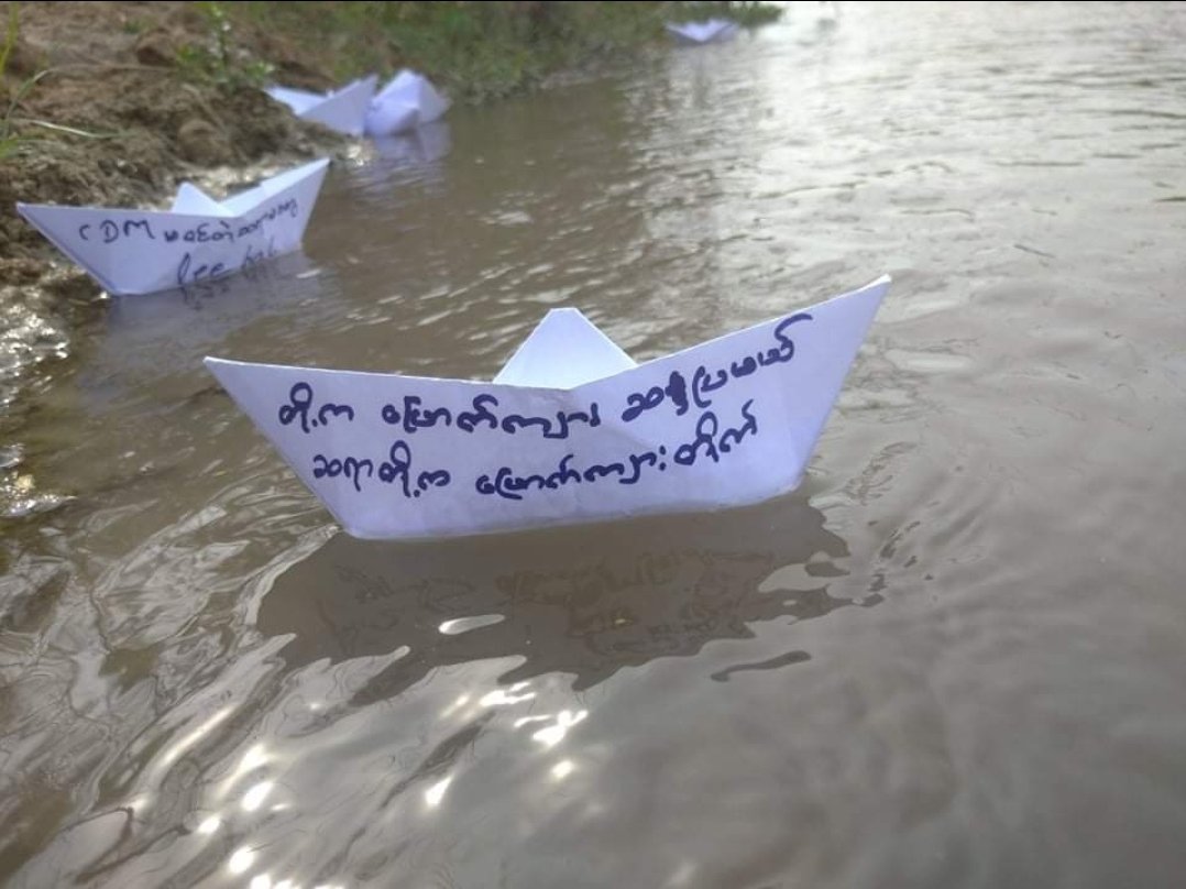 KaungKhantHto10's tweet photo. Paper boat strike was held by youths in Yenangyaung Township,#Magway. 
 #BuildFederalDemocraticUnion
 #EndDictatorship
 #FreeEveryoneUnjustlyDetained
 #WhatsHappeningInMyanmar
#May23Coup https://t.co/3ggSyANLJF