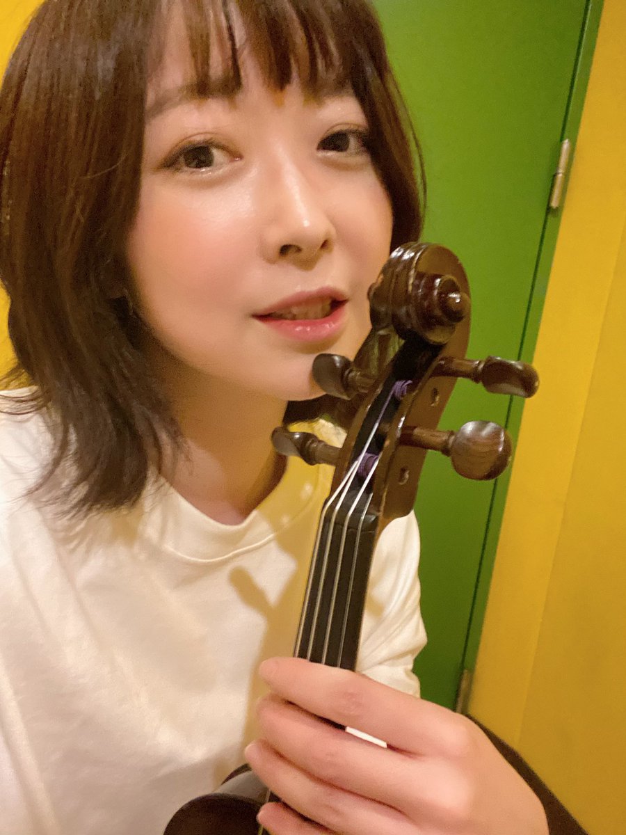 矢内景子 Shadow Of Laffandor 誰もいないと思ってたスタジオで タンクトップいっちょうで めちゃくちゃ バイオリン練習してたら 実はコントロールルームにエンジニアさんがいた驚き きっと気遣って声かけないでくれたんだはずかし 服着た 近々また 矢内景子 Shadow Of Laffandor 誰もいないと思ってたスタジオで タンクトップいっちょうで めちゃくちゃ バイオリン練習してたら 実はコントロールルームにエンジニアさんがいた驚き きっと気遣って声かけないでくれたんだはずかし 服着た 近々また