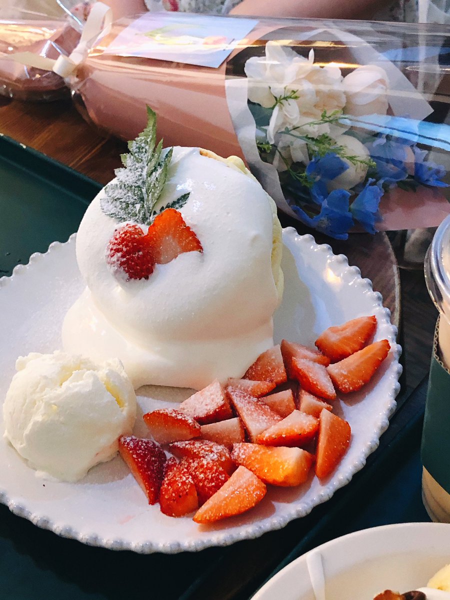 list_yang's tweet image. [ 선유도 ] 피크니크
수플레 팬케익, 스콘, 에그타르트, 다쿠아즈 등 다양하고 맛있는 디저트를 판매하는 곳이다. 바나나 수플레가 특히 맛있다. 에그타르트는 부드럽고 크고 풍미도 좋다. 피크닉 세트도 대여해주고 있어서 한강갈때 픽업해가기도 좋다.