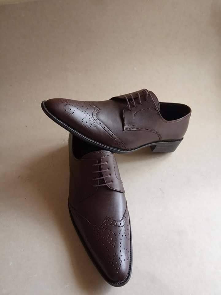 DMagabi's tweet photo. NORMAL OFFICIAL LEATHER WE'RE CLEARING STOCK, 
WE DELIVER WITHIN THREE DAYS FROM THE DAY OF ORDER..
CONTACT/ WHATSAPP 0795414483 https://t.co/Ifme2gJGxR