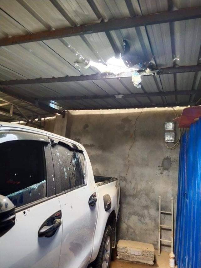 EmillieEmillie's tweet photo. MUSE, Shan State:

Some houses were slightly damaged as hit by the shells fired by Terrorists (Myanmar security forces) since 4:45am. 

#May23Coup #WhatsHappeningInMyanmar #MilkTeaAlliance https://t.co/q5oCTXKQoR