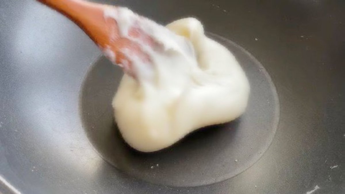 hooniesluvv's tweet photo. how to make a mochi❔ https://t.co/HlTIO9iJut